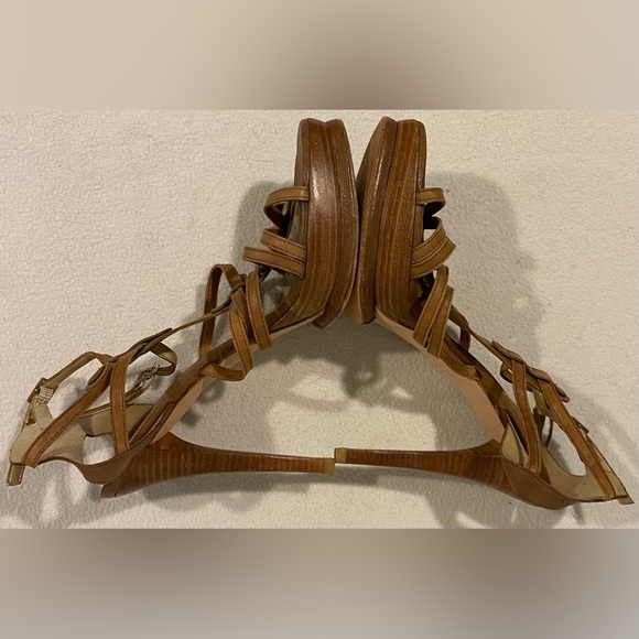 STUART WEITZMAN Brown Leather
Ankle Strap Platform Sandals Size 8
buckle heels - Picture 6 of 16